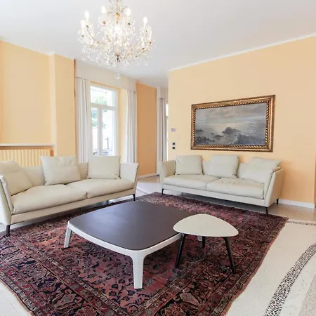 Villa Sleeps 10 Pool Air Con Wifi Stresa