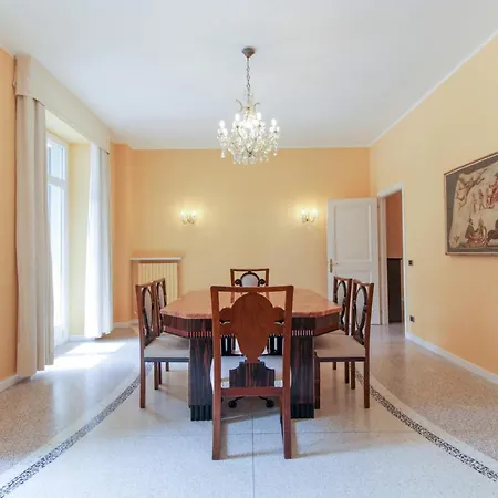 Sleeps 10 Pool Air Con Wifi * Stresa