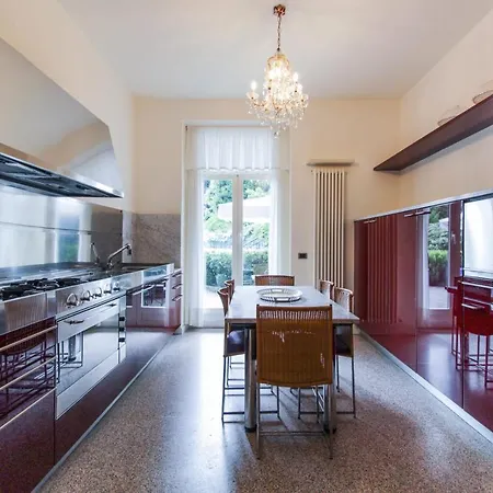 Villa Sleeps 10 Pool Air Con Wifi Stresa