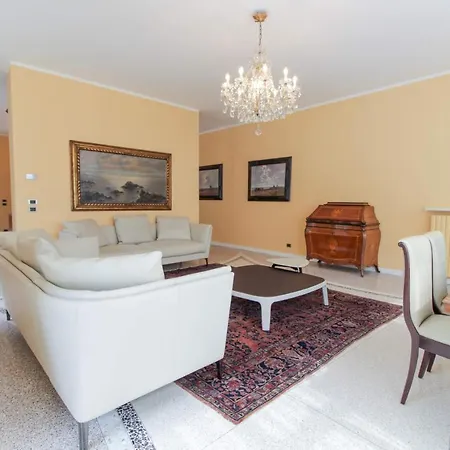 Sleeps 10 Pool Air Con Wifi * Stresa