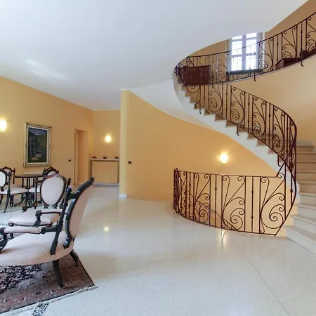 Sleeps 10 Pool Air Con Wifi Villa Stresa