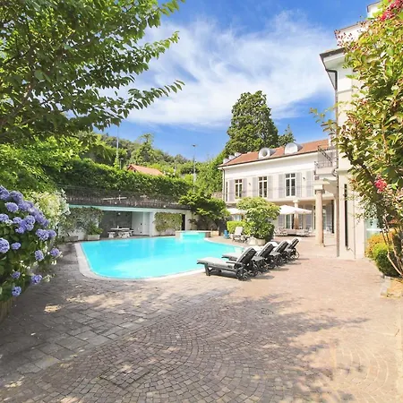 Villa Sleeps 10 Pool Air Con Wifi Stresa
