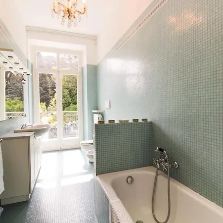 Villa Sleeps 10 Pool Air Con Wifi Stresa