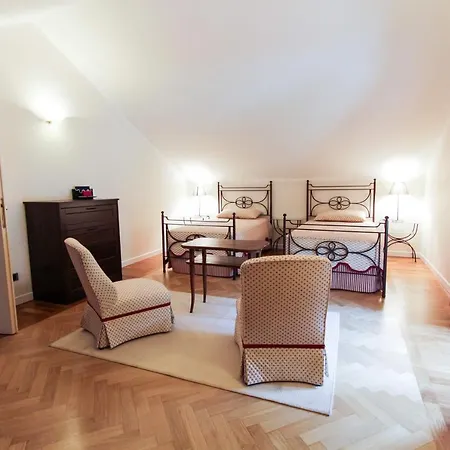 Sleeps 10 Pool Air Con Wifi * Stresa