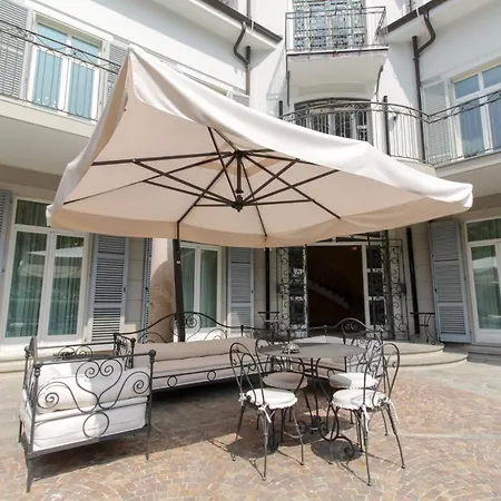 Sleeps 10 Pool Air Con Wifi * Stresa